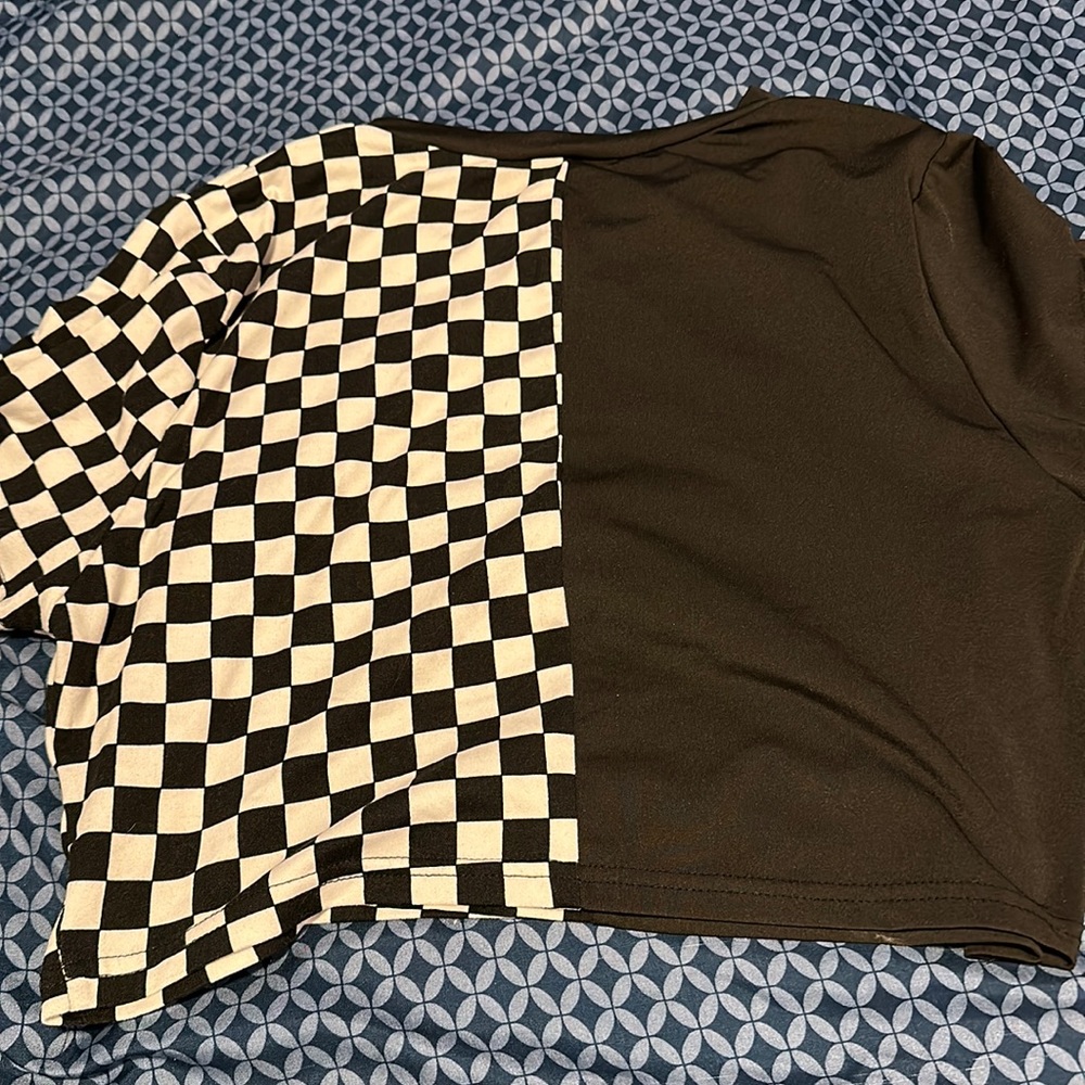 Cropped spilt tee
